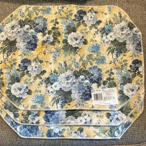 3 placemats and 3 matching fabric napkins